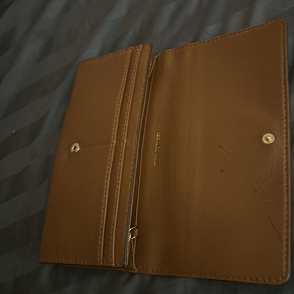 Hold 14 card 3 slots for money - Picture 2 of 3